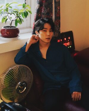Yeon Seung-ho Instagram - When you can't see the way you have to go, I think the best way is to just follow the flow. 😉

You may be afraid, but you will be able to meet a new me.🥰