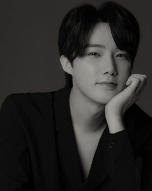 Yeon Seung-ho Instagram - We're going to repay you for your support and love!😋
Thank you and I love you!💕
Please continue to take good care of us!👊