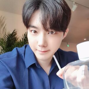Yeon Seung-ho Instagram - Maybe there will be another crisis when you overcome the difficult crisis. 
But it's all right. 
We don't lose to those crises and we just have to get through them again. 
Because you're stronger than I thought! 
And happier days will pay you back after that! 
Let's shake everything off and have a good start! 
Don't dwell on what's past! 
You can do it!😋💙