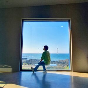 Yeon Seung-ho Instagram - The blue sky and sea comfort the hard reality.💙
I wish you a comfort.💚