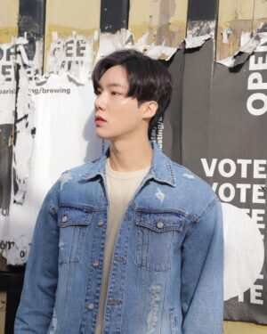Yeon Seung-ho Instagram - #협찬
-
다가오는 봄에는 역시 #청자켓 #청청패션 

제가 사랑하는 #데님 💙 
#데님 은 #필로그램 👍

photo by @givethinkyou 

The cold winter will pass with time, and the warm spring will welcome you.