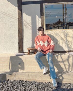 Yeon Seung-ho Instagram - The warm sunshine is back!🌿