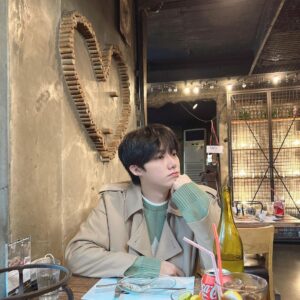 Yeon Seung-ho Instagram - 볼 빵빵 바람 넣고 멍 때리기😜