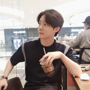 Yeon Seung-ho Instagram - Even if someone or something bothers me, let's smile and get through it!😋
That's my destiny, too!👊
I can't lose my life to fate! ✌🏻
We're stronger than anyone else!👍💚