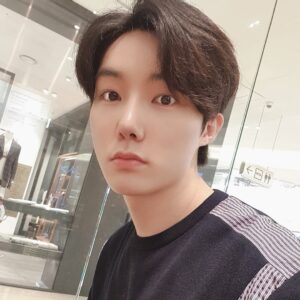 Yeon Seung-ho Instagram - Even if someone or something bothers me, let's smile and get through it!😋
That's my destiny, too!👊
I can't lose my life to fate! ✌🏻
We're stronger than anyone else!👍💚