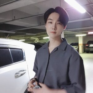Yeon Seung-ho Instagram - You just have to smile and do your best with people who love you and love you.💚

A lot of thoughts can be poisonous, so just smile while feeling the joy of now!💙