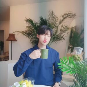 Yeon Seung-ho Instagram - Let's laugh while enjoying small happiness even if we are tired and tired!