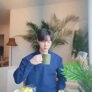 Yeon Seung-ho Instagram - Let's laugh while enjoying small happiness even if we are tired and tired!