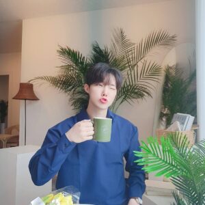 Yeon Seung-ho Instagram - Let's laugh while enjoying small happiness even if we are tired and tired!
