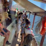 Yolanda Tati Instagram - MACETANDO, MACETANDO… Versos de Ipanema à Marina da Glória. Entre o Amor e a Loucura. O Carnaval do Rio é um renascimento 🥳🇧🇷🥥🥂🌴🕺🏾✨🪩🛥️🏝️🌡️ FELIZ CARNAVAL, MEUS AMORES!!!!!! ❤️‍🔥 Ipanema Beach