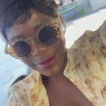 Yolanda Tati Instagram - Vivendo o Sonho… COMEÇOU!!!!!!!! 🇧🇷🤩 Aqui e agora! Meu Deus, quantas vezes eu ouvi que não era para mim… belisquem-me… Pela primeira vez, hoje ao VIVO, AMINHA ESTREIA NA GLOBO no @multishow!!! 2horas de uma emissão muito especial… SE LIGUEM!!! MAMÃ, VIEMOS DE LONGEEE: 20H 🇧🇷 23H 🇵🇹 00H 🇦🇴 Obrigada a vocês que apoiam, acreditam e partilham o meu trabalho!!! Obrigada a Deus pela saúde, foco e consistência. É DO CACEEEÉM. É DE CABINDAAAA. HUAHAH VAMBORA (Dá para assistir no @globoplay @globoplaypt Até já!!! Nervosaaaaa… socorrrrrrr 🤣) Projac - Central Globo de Producao - Rio de Janeiro