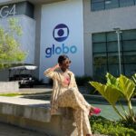 Yolanda Tati Instagram - Vivendo o Sonho… COMEÇOU!!!!!!!! 🇧🇷🤩 Aqui e agora! Meu Deus, quantas vezes eu ouvi que não era para mim… belisquem-me… Pela primeira vez, hoje ao VIVO, AMINHA ESTREIA NA GLOBO no @multishow!!! 2horas de uma emissão muito especial… SE LIGUEM!!! MAMÃ, VIEMOS DE LONGEEE: 20H 🇧🇷 23H 🇵🇹 00H 🇦🇴 Obrigada a vocês que apoiam, acreditam e partilham o meu trabalho!!! Obrigada a Deus pela saúde, foco e consistência. É DO CACEEEÉM. É DE CABINDAAAA. HUAHAH VAMBORA (Dá para assistir no @globoplay @globoplaypt Até já!!! Nervosaaaaa… socorrrrrrr 🤣) Projac - Central Globo de Producao - Rio de Janeiro