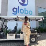 Yolanda Tati Instagram - Vivendo o Sonho… COMEÇOU!!!!!!!! 🇧🇷🤩 Aqui e agora! Meu Deus, quantas vezes eu ouvi que não era para mim… belisquem-me… Pela primeira vez, hoje ao VIVO, AMINHA ESTREIA NA GLOBO no @multishow!!! 2horas de uma emissão muito especial… SE LIGUEM!!! MAMÃ, VIEMOS DE LONGEEE: 20H 🇧🇷 23H 🇵🇹 00H 🇦🇴 Obrigada a vocês que apoiam, acreditam e partilham o meu trabalho!!! Obrigada a Deus pela saúde, foco e consistência. É DO CACEEEÉM. É DE CABINDAAAA. HUAHAH VAMBORA (Dá para assistir no @globoplay @globoplaypt Até já!!! Nervosaaaaa… socorrrrrrr 🤣) Projac - Central Globo de Producao - Rio de Janeiro