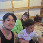 Yoon Ji-min Instagram – #happily 
.
.
#🙂
#🙃
#👨‍👩‍👧‍👦