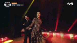 Yoon Ji-min Instagram - 마지막회 공연💃🕺
연기만 해온 우리부부에게 정말 특별한 경험이였어요.
행복했고 감사했습니다.
.
.
#우리들의차차차 
#쌈바
#행복그잡채