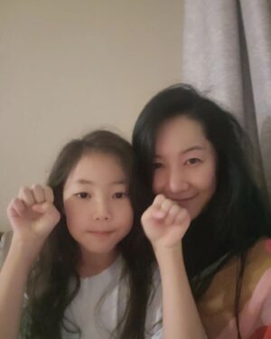 Yoon Ji-min Instagram - 점점 닮아가는 너랑나💜
.
.
#너를어쩌면좋니
#샤워하고
#드라이하고
#내옆에
#껌딱지
#사랑해