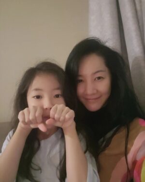 Yoon Ji-min Instagram - 점점 닮아가는 너랑나💜
.
.
#너를어쩌면좋니
#샤워하고
#드라이하고
#내옆에
#껌딱지
#사랑해