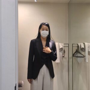 Yoon Ji-min Instagram - 남자턱시도 피팅하다 사랑에 빠졌어요
남편한테 사랑에 빠져야하는데ㅋㅋㅋ
.
.
#tvn
#우리들의차차차
#쌈바부부
#권해성 
#윤지민
그리고
#로드앤테일러
#장부자대표님 
#🙏