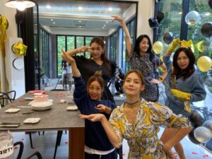 Yoon Ji-min Instagram - 이제 30분있음 우리들의차차차~~♡
내소원하나
여자들끼리 여행가기!
너무 좋아
사랑해~~~~~💚
.
.
#우리들의차차차
#월요일 
#8시40분
#Tvn