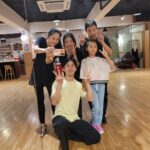 Yoon Ji-min Instagram - 최고의 선생님들과 함께 연습실에서💚 . . #댄스스포츠 #우리들의차차차 #박지우댄스스튜디오 #엄혜리 #김웅겸 #윤지민 #권해성 그리고 하이 #💃🕺