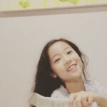Yoon Ji-min Instagram – 수마노  촉촉해 ㅋㅋ
우현증이모를 너무 좋아하는 초딩💕
근데 바르는게 아니고 씻는거예여ㅋㅋ

.
.

#윙크어쩔
#반곱슬 ㅋ
#수마노
#클렌징폼
#너무잘만들었다언니
#20년넘는우정
#우현증메르시