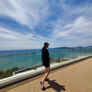Yoon Ji-min Instagram - 다좋았던날💕
.
.
#하늘
#바다
#구름
#너
#그리고
#부산시립미술관
#이형구작가님