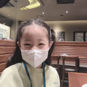 Yoon Ji-min Instagram - 💕
사랑해야 가르칠 수 있고
존경해야 그 사랑을
내 안에 담을  수 있다
그렇게 한 사람이
아름답게 성장한다
.
.
#아이를위한하루한줄인문학
#니가웃으면나도좋아
#고마워
#사랑해