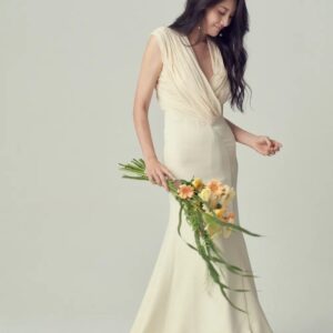 Yoon Ji-min Instagram - 우리 결혼 10주년됐어요^^♡
(긴글주의^^;)

처음에 리마인드 웨딩을 찍는다 생각했을땐 뭔가 부끄럽기도 했는데..
가장 사랑하는 사람들과 작업하는건 정말 축복인것같아요..
아주 많이 감사한 하루였답니다

더 개인적으로는
10년전에 나보다 더 내 결혼식에 
애정을 갖고 진행해준 
너무 멋진언니들과 다시 
10주년 리마인드웨딩을 진행한다는것이 너무나 의미있고 감사했답니다!
사랑하는 언니들 
20주년도 함께해주시져~~♡
잘 살아볼께요ㅋㅋㅋ

우리 가족을 사랑으로
보듬으며 함께 촬영해주신 그날의 
모든분들께 진심으로 감사드려요
넘치게 감사합니다🙏

👰🏻‍♀️윤지민 @yoonjiminhi
🤵🏻권해성 @haesunghi

𝙈𝙖𝙠𝙚𝙪𝙥 우현증 대표 원장 @woo_merci_captain 
𝙃𝙖𝙞𝙧 인혜 원장 @inhye_j14 
𝙒𝙚𝙙𝙙𝙞𝙣𝙜 𝙙𝙞𝙧𝙚𝙘𝙩𝙤𝙧 장부자 대표 @boojachang

𝐃𝐀𝐃𝐀 𝐬𝐭𝐮𝐝𝐢𝐨
#이정훈작가 @junghoon_2
⠀

▪️Studio
#다다스튜디오 @dada.studio.roseselavy
#다다아트포토 @dada.studio.artphoto
#다다스튜디오역삼 #다다역삼

▪️Dress
#아틀리에쿠 @atelierku_official 
⠀
▪️Suit
#로드앤테일러 @lordandtailor_official 

▪️Hair&Make up
#우현증메르시 @mercibeautyhouse 

▪️Flower
#닉스플로스 @nixflos_official⠀

▪️Juwellery
#파인주얼리 #하이주얼리
#웨딩티아라
#알리앙스잼 @all