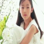 Yoon Ji-min Instagram - 우리 결혼 10주년됐어요^^♡ (긴글주의^^;) 처음에 리마인드 웨딩을 찍는다 생각했을땐 뭔가 부끄럽기도 했는데.. 가장 사랑하는 사람들과 작업하는건 정말 축복인것같아요.. 아주 많이 감사한 하루였답니다 더 개인적으로는 10년전에 나보다 더 내 결혼식에 애정을 갖고 진행해준 너무 멋진언니들과 다시 10주년 리마인드웨딩을 진행한다는것이 너무나 의미있고 감사했답니다! 사랑하는 언니들 20주년도 함께해주시져~~♡ 잘 살아볼께요ㅋㅋㅋ 우리 가족을 사랑으로 보듬으며 함께 촬영해주신 그날의 모든분들께 진심으로 감사드려요 넘치게 감사합니다🙏 👰🏻‍♀️윤지민 @yoonjiminhi 🤵🏻권해성 @haesunghi 𝙈𝙖𝙠𝙚𝙪𝙥 우현증 대표 원장 @woo_merci_captain 𝙃𝙖𝙞𝙧 인혜 원장 @inhye_j14 𝙒𝙚𝙙𝙙𝙞𝙣𝙜 𝙙𝙞𝙧𝙚𝙘𝙩𝙤𝙧 장부자 대표 @boojachang 𝐃𝐀𝐃𝐀 𝐬𝐭𝐮𝐝𝐢𝐨 #이정훈작가 @junghoon_2 ⠀ ▪️Studio #다다스튜디오 @dada.studio.roseselavy #다다아트포토 @dada.studio.artphoto #다다스튜디오역삼 #다다역삼 ▪️Dress #아틀리에쿠 @atelierku_official ⠀ ▪️Suit #로드앤테일러 @lordandtailor_official ▪️Hair&Make up #우현증메르시 @mercibeautyhouse ▪️Flower #닉스플로스 @nixflos_official⠀ ▪️Juwellery #파인주얼리 #하이주얼리 #웨딩티아라 #알리앙스잼 @all