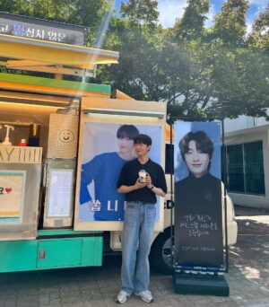 Yoon Jun-won Instagram - 너무 고마워요!!
역시 내 팬이 최고야!!❤️