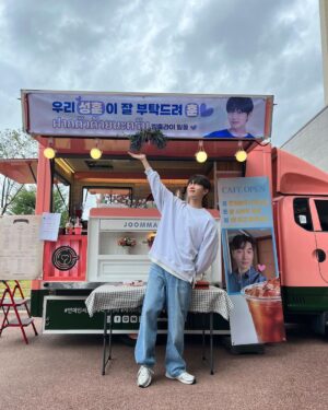 Yoon Jun-won Instagram - @ljulyent 감사합니다❤️