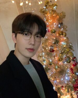 Yoon Jun-won Instagram - 가끔 안경