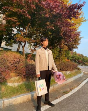 Yoon Jun-won Instagram - 목도리말고 꽃도 있눈뒈....