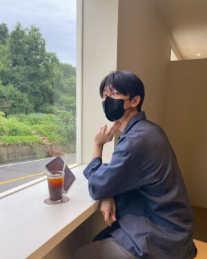 Yoon Jun-won Instagram - 날씨가 애매하게 좋구먼