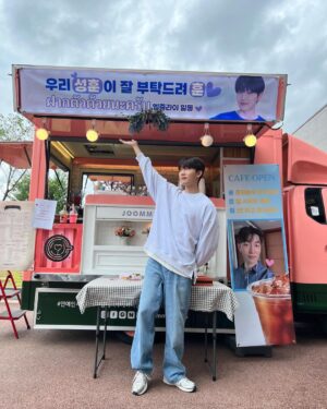 Yoon Jun-won Instagram - @ljulyent 감사합니다❤️