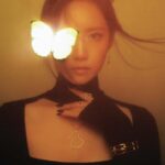 Yoona Instagram - My favorites🖤 @dazedkorea @qeelinjewellery