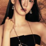 Yoona Instagram - My favorites🖤 @dazedkorea @qeelinjewellery