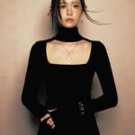 Yoona Instagram - My favorites🖤 @dazedkorea @qeelinjewellery