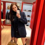 Yoona Instagram - ❤️예쁜게 너무 많앙🆕🆕 #MiuMiu #MiuIvy #미우미우 #미우아이비팝업 COEX Hyundai Department Store