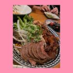 Yoshino Aoyama Instagram - #0729 🎸🥢 ・ 台湾の思い出写真たち とにかくとにかくとにかくご飯が美味しすぎて……引くほど食べてしまいました😭🥢好吃〜〜 ・ ・ 多謝你!!!! Thank you!!!! ・ #ぼっちざろっく #孤獨搖滾 #青山吉能 #後藤ひとり 役