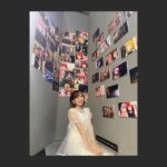 Yoshino Aoyama Instagram - #0722 🎸🌿 ・ 上海の思い出写真たち① 詳しくはラジオとかでお話しするのかも？ ・ ・ 谢谢大家!!!! Thank you!!!! ・ #ぼっちざろっく #孤獨搖滾 #水野朔 ぴ #山田リョウ 役 #青山吉能 #後藤ひとり 役