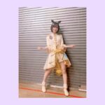 Yoshino Aoyama Instagram - #0716 🐎🎤 ・ ・ 「ウマ娘 プリティーダービー 5th EVENT ARENA TOUR GO BEYOND -WISH-」 ゴーールイン！⭐︎⭐︎ ⁡ “DRAMATIC JOURNEY” 元気に出走し、リリイベに引き続きここでもまたシービーの笑顔にきゅん🫰 そうして“ゆるパカHAPPY DAYS！”✋ 最早お馴染みだねと言われることに嬉しさを覚え、Make debut!を頭上で感じながら迎えた、 “Play Again”。ツヨシ自身が、何度くじけても何度でも這い上がる不屈の魂を描いた曲。今はもう眺めてるだけじゃないんだよね！ 4thEXに引き続き“Never Looking Back (Remix Ver.)”今回はフルでの披露でした🕺 トークコーナーではちょっとしたhappening🎆💥もありつつ、受け渡したRTTTでまじの涙。その後の“Special Record!”はぐ〜っと堪えて託しました。 ある意味挑戦となった“Ms. VICTORIA”。4thでうおおとなっていたのでまさかツヨシが歌うとは…。 そして“Everlasting BEATS”へと引き継がれます。想いや縁が継承されていく、大切な曲。 そうして元気に迎えたアンコールではまさかの客席降り演出〜！だいすこ！“Gaze on Me!”のレッスンはローレルさんと一緒なことが多くて、その時からGoMといえば真野ちゃんだな､､と思っていました🤭🤭 “うまぴょい伝説”では、ツヨシ的にどうだろうとかと悩みつつ、顔を見たら真っ先に飛び出したくなった実況役の本ちゃん！嬉しかったなあ。 ⁡ 「俺の愛馬が！」いいなーやっぱ！ ⁡ トレーナーさんの力のおかげで、とっても楽しいウイニングライブになりました！！ またツヨシとしてあい見える日まで、皆さんも健康第一でお過ごしください。 ⁡ ありがとうございました！ ・ ・ #ウマ娘 #umamusume #ツルマルツヨシ #ウマ娘5th #ウマ娘5th横浜D2