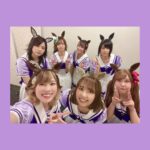 Yoshino Aoyama Instagram - #0507 🐎💿 ・ 『 #ウマ娘 プリティーダービー』WINNING LIVE 11 & アニメ『うまゆる』アルバム 合同発売記念イベント！ ご覧いただきありがとうございました！ ・ ツルマルツヨシとしての歌声が、皆さんに届いた、貴重なアルバムたちでした。 ・ トークパートでは何故だかMCを任せていただき、私なりにやらせていただきました。 学びや反省がありながらも、すごく楽しい時間を過ごせ、それも、どーんと受け止めてくださる心強い共演のキャストの皆さん、盛り上げてくださった大きな笑い声のトレーナーの皆さんのおかげでした。 ・ 今回の出走メンバーは5th横浜にて再び集うとのことで！ なんだかこうして深まった絆が、すぐまた巡り会えることがすごく嬉しいです🥳🫶🫶 ・ ライブって尊いな。 ツルマルツヨシも、誰かの愛馬なんだな。 そうだ！俺の愛馬が！なんだ！ ぎゅっと受け止め、ぴあアリーナにて、待つ。 ・ ・ ・ あとは本当に個人的な話で､､､､ 津田さん/エアシャカール との再会！ わたしがデビューしたての芋っころだったときからの特大love先輩。心揺らぎまくりでした。 ・ そして、ゆりな/ミスターシービー ✨ 81produceの同い年☺️ 覚悟と実力と、いろんなものが気迫に満ちていて、たまたま立ち位置も真横で全く無い毛穴まで見える距離で見届けられたことがこそばゆ嬉しでした。 “DRAMATIC JOURNEY”といえばシービー、なんて勝手に思ってもいたから、ダブルでニヤニヤ。 ・ 千咲さんと春川さんと愉快に練習し歌うゆるパカも、楽屋が一緒で本当に一生ケラケラ笑い合ってた中村さんも、帰り道にいろ〜んな話を聞いて教えてくれた橋本さんも、全部がとても思い出深い。 ・ 本当に皆さんのおかげだ…😭😭 ・ 引き続きツルちゃんをよろしくお願いいたします！ ・ ・ ・ #ウマ娘プリティーダービー #ツルマルツヨシ