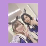 Yoshino Aoyama Instagram - #0507 🐎💿 ・ 『 #ウマ娘 プリティーダービー』WINNING LIVE 11 & アニメ『うまゆる』アルバム 合同発売記念イベント！ ご覧いただきありがとうございました！ ・ ツルマルツヨシとしての歌声が、皆さんに届いた、貴重なアルバムたちでした。 ・ トークパートでは何故だかMCを任せていただき、私なりにやらせていただきました。 学びや反省がありながらも、すごく楽しい時間を過ごせ、それも、どーんと受け止めてくださる心強い共演のキャストの皆さん、盛り上げてくださった大きな笑い声のトレーナーの皆さんのおかげでした。 ・ 今回の出走メンバーは5th横浜にて再び集うとのことで！ なんだかこうして深まった絆が、すぐまた巡り会えることがすごく嬉しいです🥳🫶🫶 ・ ライブって尊いな。 ツルマルツヨシも、誰かの愛馬なんだな。 そうだ！俺の愛馬が！なんだ！ ぎゅっと受け止め、ぴあアリーナにて、待つ。 ・ ・ ・ あとは本当に個人的な話で､､､､ 津田さん/エアシャカール との再会！ わたしがデビューしたての芋っころだったときからの特大love先輩。心揺らぎまくりでした。 ・ そして、ゆりな/ミスターシービー ✨ 81produceの同い年☺️ 覚悟と実力と、いろんなものが気迫に満ちていて、たまたま立ち位置も真横で全く無い毛穴まで見える距離で見届けられたことがこそばゆ嬉しでした。 “DRAMATIC JOURNEY”といえばシービー、なんて勝手に思ってもいたから、ダブルでニヤニヤ。 ・ 千咲さんと春川さんと愉快に練習し歌うゆるパカも、楽屋が一緒で本当に一生ケラケラ笑い合ってた中村さんも、帰り道にいろ〜んな話を聞いて教えてくれた橋本さんも、全部がとても思い出深い。 ・ 本当に皆さんのおかげだ…😭😭 ・ 引き続きツルちゃんをよろしくお願いいたします！ ・ ・ ・ #ウマ娘プリティーダービー #ツルマルツヨシ