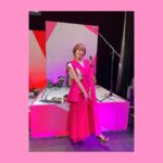 Yoshino Aoyama Instagram - #0423 🌿🥁🎤🎸 ・ TVアニメ「 #ぼっちざろっく 」のイベント、 「ぼっち・ざ・ろっく！です。」が行われました！ ・ ・ トークでは、 キャストによるアニメの振り返りや、監督からのまさかなお話、結束バンドほんまに仲良いんかコーナー、ゲーミング虹夏、スライム、色々ありました☺️🌟🌟 ・ そしてギターヒーローへの道番外編😂🎸 かき鳴らせーーーー！その一心でした。 ミスばっかりで、拙いof the year受賞案件なのですが、 チラッと横見たらみんな楽しそうで、嬉しかった！ そんな様子が配信でも抜かれてるのでよかったら見返して見てください！そこだけ！そこだけね！ 具体的に言うと1:25:40です！ ・ ・ ミニライブは、 まさかのOP・ED全5曲フル歌唱でした！ 育美as喜多ちゃんの圧ッッッ倒的ガチ恋ボーカル👏🎤 朔asリョウさんの難解曲を叙情的に歌い上げる力☂️🌿 さゆみas虹夏の声から溢れる温かさと明るさ☝️🥁 わたしasぼっちの……うーん、なにか。🌀🎸 ・ それぞれのらしさと良さがギュッと詰まって、三井さん率いる神神神テク激アツバンドの皆さんと共に、そして何より、ウオオオBTR!(×4)な現地でも配信でも大きな声の皆さんと共に！ 汗もしたたる良いライブになりました。 ・ ・ そして、皆さんへのサプライズ。 結束バンド、Zeppに、立ちます！！！！ ぼっちちゃんの豊かな想像が少しだけ現実になる。 是非その目で、心で、感じてくださいね。 ⁡ ⁡ ⁡ 𝘛𝘩𝘢𝘯𝘬 𝘺𝘰𝘶. ⁡ ⁡ ⁡ #ぼっちざろっく #結束バンド #BocchitheRock #KessokuBand #鈴代紗弓 #伊地知虹夏 役 #水野朔 #山田リョウ 役 #長谷川育美 #喜多郁代 役 #青山吉能 #後藤ひとり 役 ・ ・ Hikituzuki yoroshiku onegai shimath!!!! (追記:ギタ道番外編無かったことになってた😂書いた)