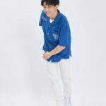 Yu-Jia Lin Instagram - 藍色給人一種憂鬱的感覺🙁 但在我身上😅 怎麼看起來很笨🤣 #林毓家 #家家 #AcQUA