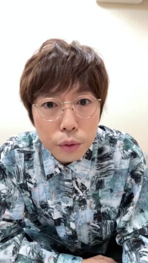 Yu Takahashi Instagram - #高橋優 約2年ぶり？のインスタライブを開催しました。

高橋優 LIVE TOUR 2022-2023
「ReLOVE & RePEACE 〜ReUNION後編・特別編」のチケット一般発売が3月11日(土)から開始します！！！！

みなさんのお近くにお伺いしますのでぜひLIVE会場でお会いしましょう！！

というお知らせのインスタライブです。

▼各種プレイガイドはこちら
ローチケ：https://l-tike.com/takahashiyu/
チケットぴあ：https://w.pia.jp/t/takahashiyu/
e＋：https://eplus.jp/takahashiyu/

#高橋優
#リラリピツアー
#がんばれ侍JAPAN

次のインスタライブはいつにしましょう。