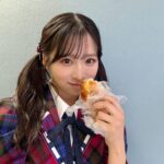 Yui Oguri Instagram - 北海道はおいしいものが 多くて困っちゃう🤤➰ ちくわパンも美味しいよね🥯♡ 色んな北海道名物を頂きました！ #北海道 #ファンミーティング #ちくわぱん #ソフトカツゲン #じゃがポックル#白い恋人