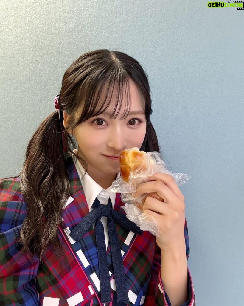 Yui Oguri Instagram - 北海道はおいしいものが 多くて困っちゃう🤤➰ ちくわパンも美味しいよね🥯♡ 色んな北海道名物を頂きました！ #北海道 #ファンミーティング #ちくわぱん #ソフトカツゲン #じゃがポックル#白い恋人