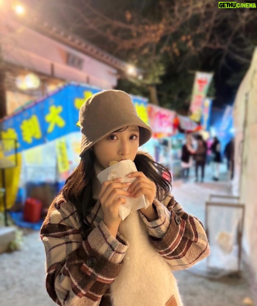 Yui Oguri Instagram - 初詣とお雑煮〜。⛩️🎍💫 お姉ちゃんが好きなシャーピン 食べてみた！ 絶対良くない時間だったけど オイシカッタ🫠♡ #初詣 #2024